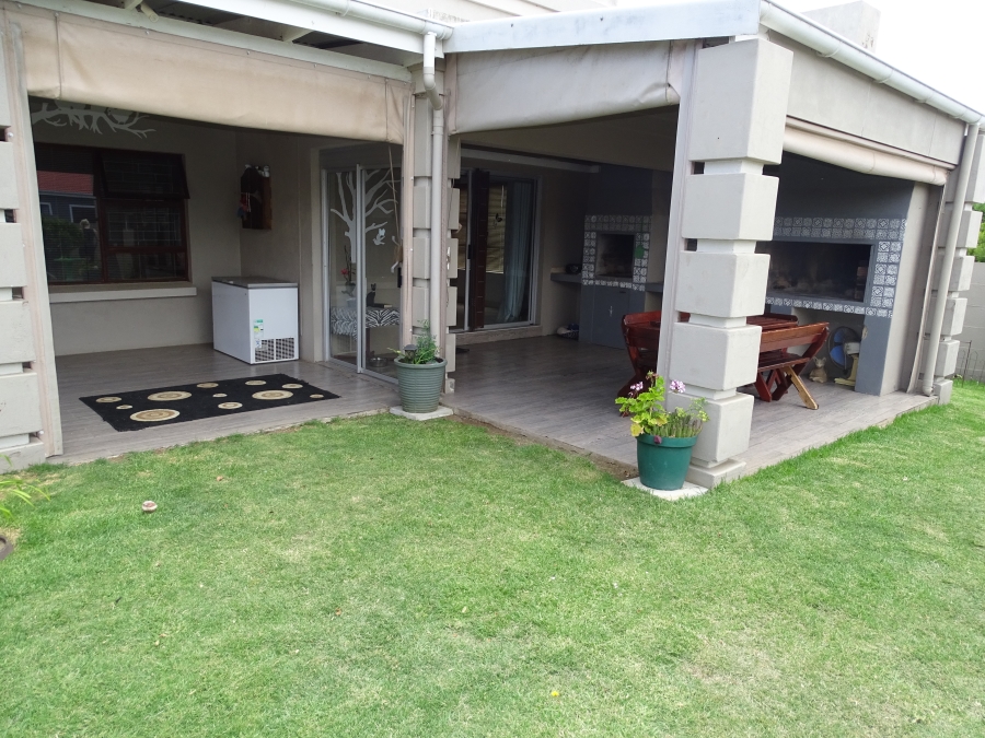 4 Bedroom Property for Sale in Wavecrest Eastern Cape